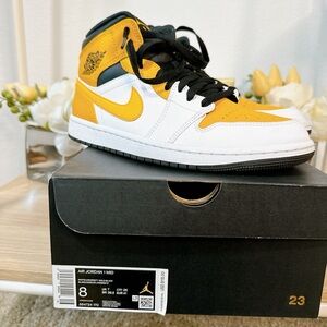 Jordan 1 Mid